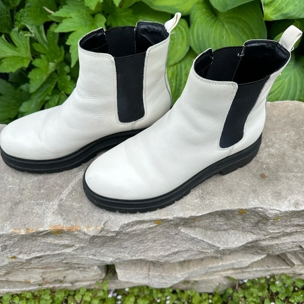 Marc Fisher Padmia White Leather Chelsea Combat Lug Sole Boots 7.5